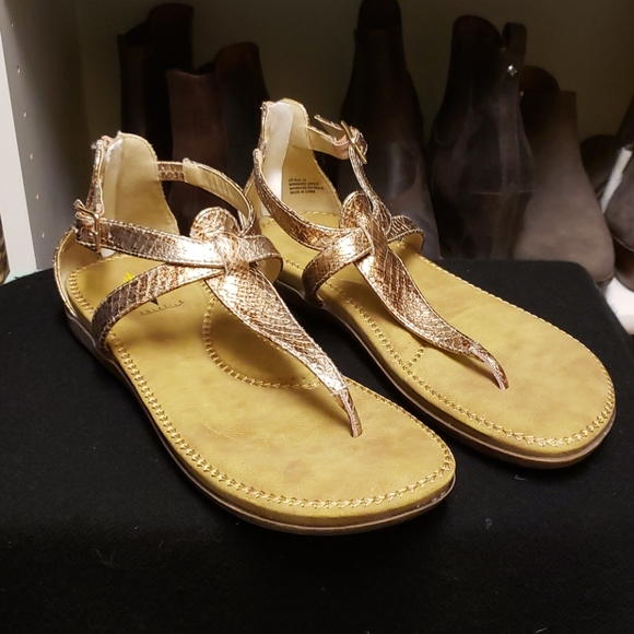 💥 sale Volatile Sandals